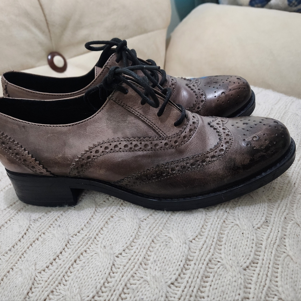 Donna Piu women's lace-up oxford shoes. 